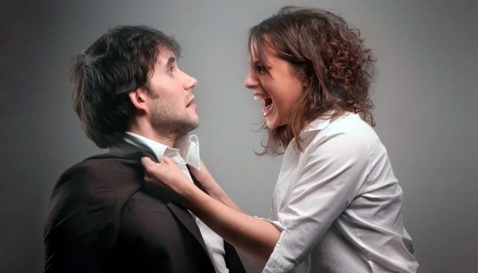 Пара ссорится из-за ненависти