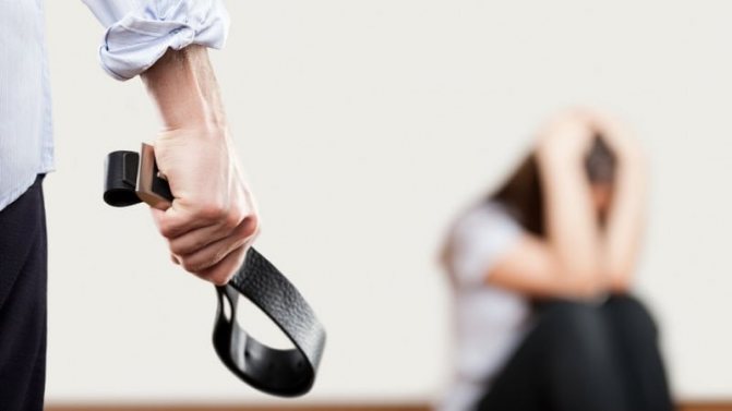 почему муж бьет жену психология